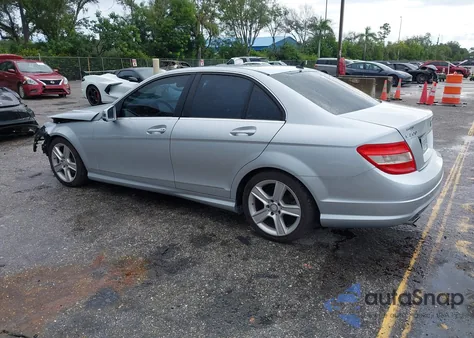2010 Mercedes-Benz C 300 Luxury/Sport z USA, uszkodzony, nr VIN WDDGF5EB6AR101096